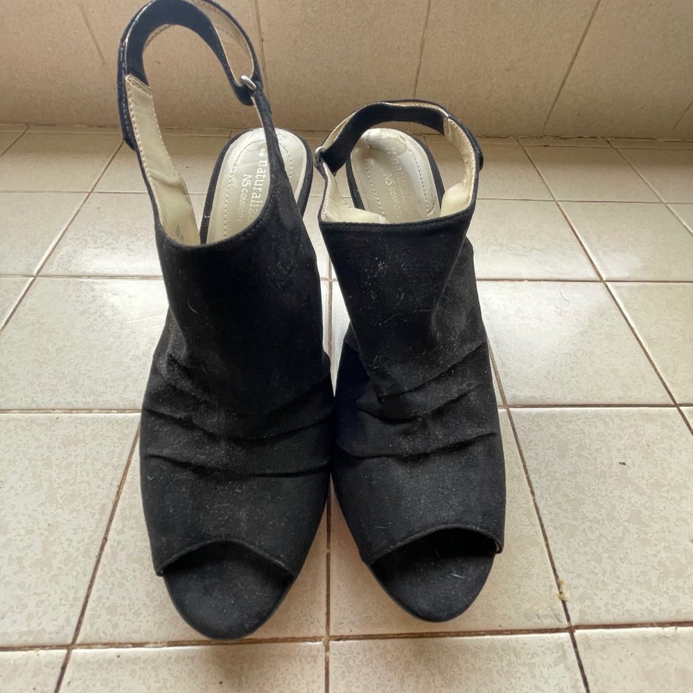 Black Naturalizer suede heels size 9M